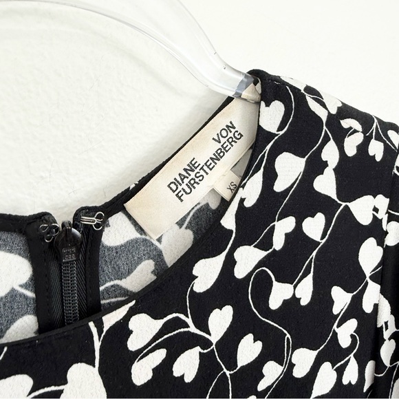Diane von Furstenberg Black White Heart Leaf Print Flutter Sleeve Mini Dress - Picture 4 of 6